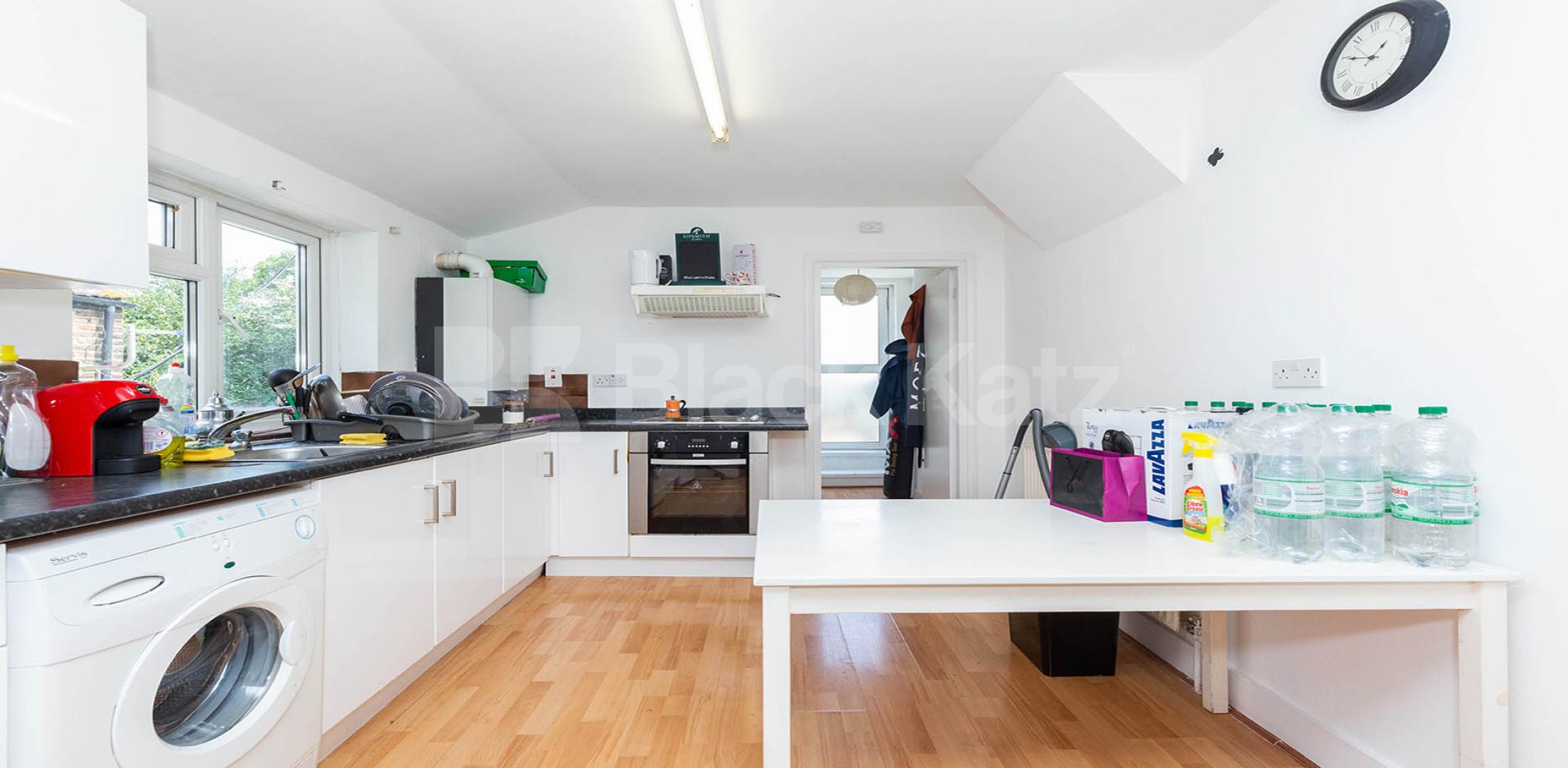 			NEW INSTRUCTION!, 2 Bedroom, 1 bath, 1 reception Flat			 Alexandra Road, TURNPIKE LANE 